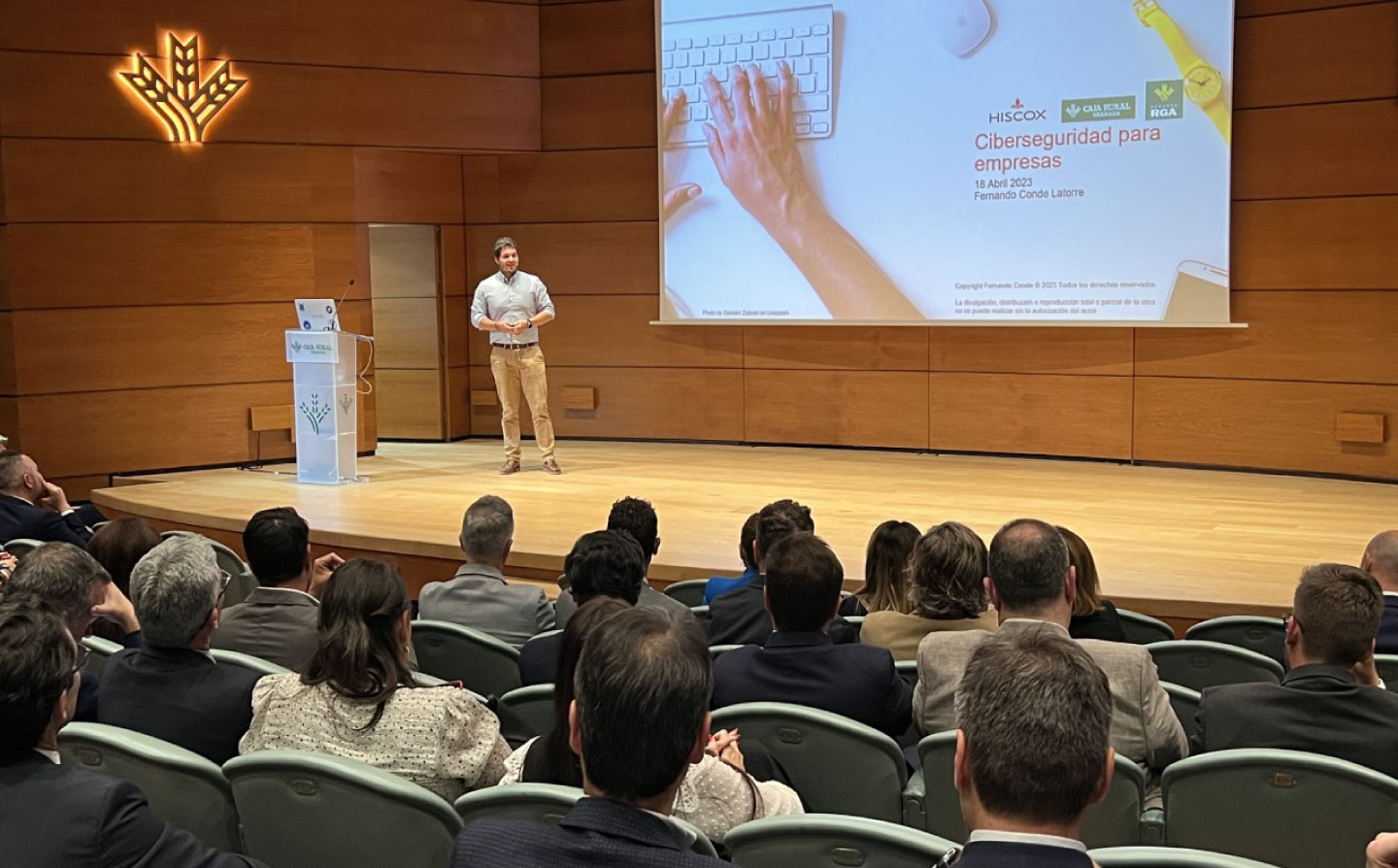 Fernando Conde durante su intervención en la Jornada sobre Ciberseguridad en el auditorio Caja Rural Granada