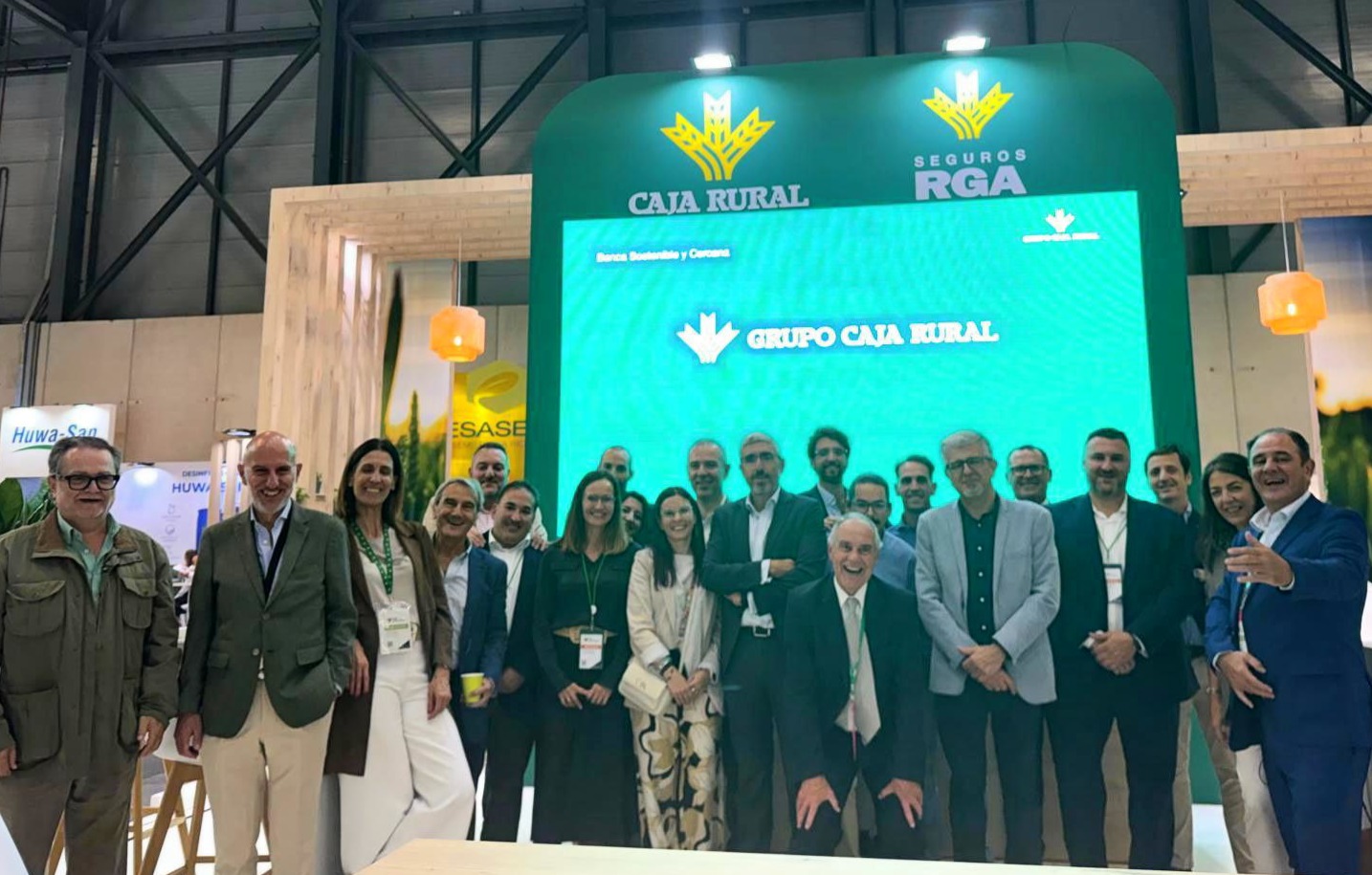 Imagen de Grupo de compañeros de Caja Rural granada y RGA en Fruit Attraction