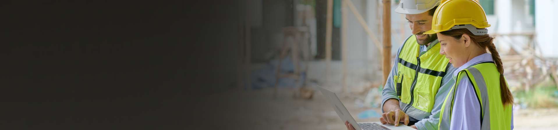 trabajadores en la obra