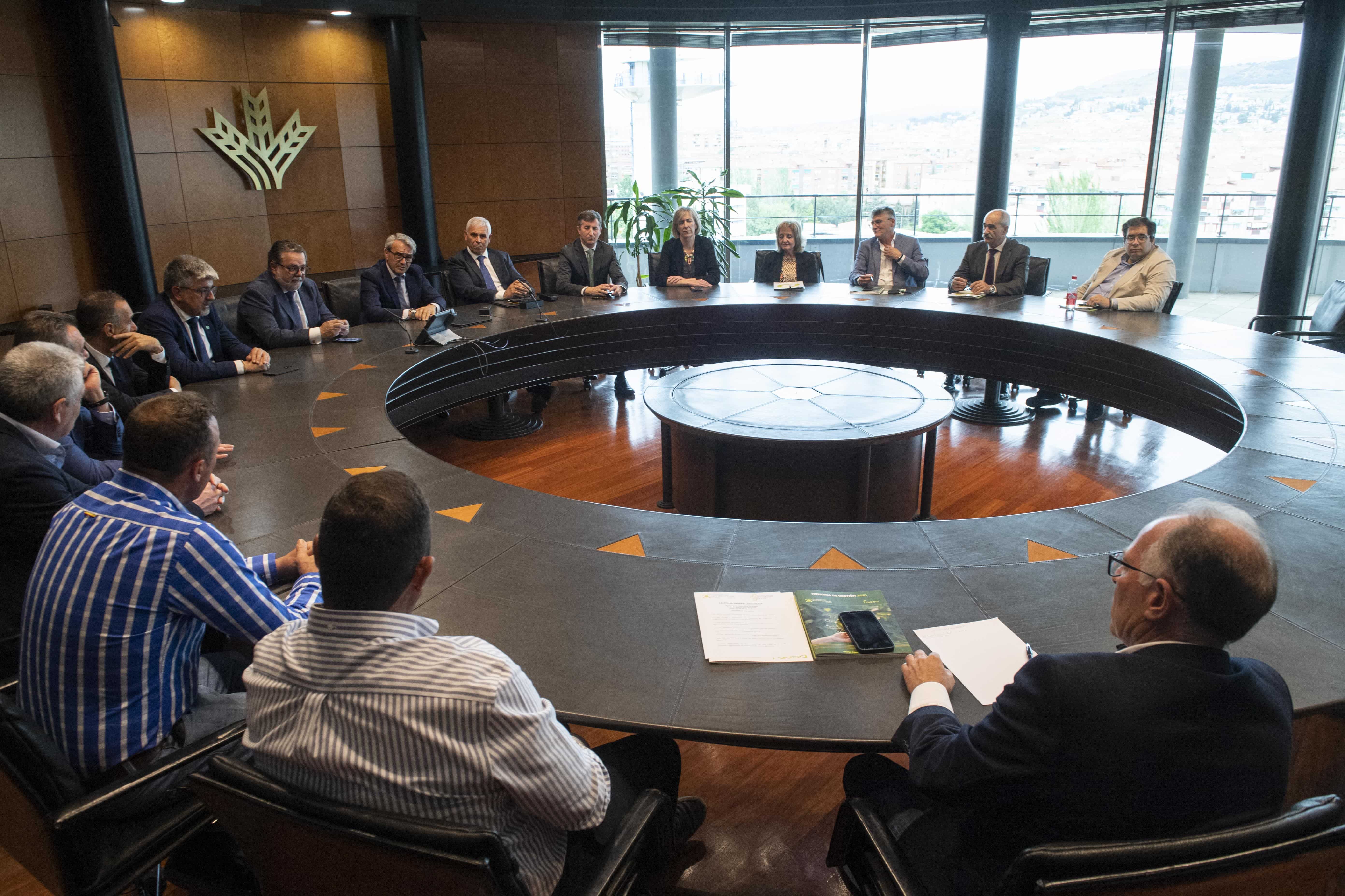 Caja Rural Granada y Cooperativas Agro-Alimentarias renuevan su apoyo a las cooperativas agrarias