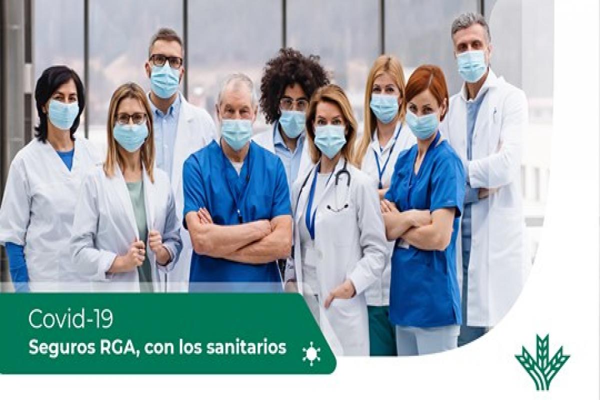 Grupo de personal sanitario con máscarillas