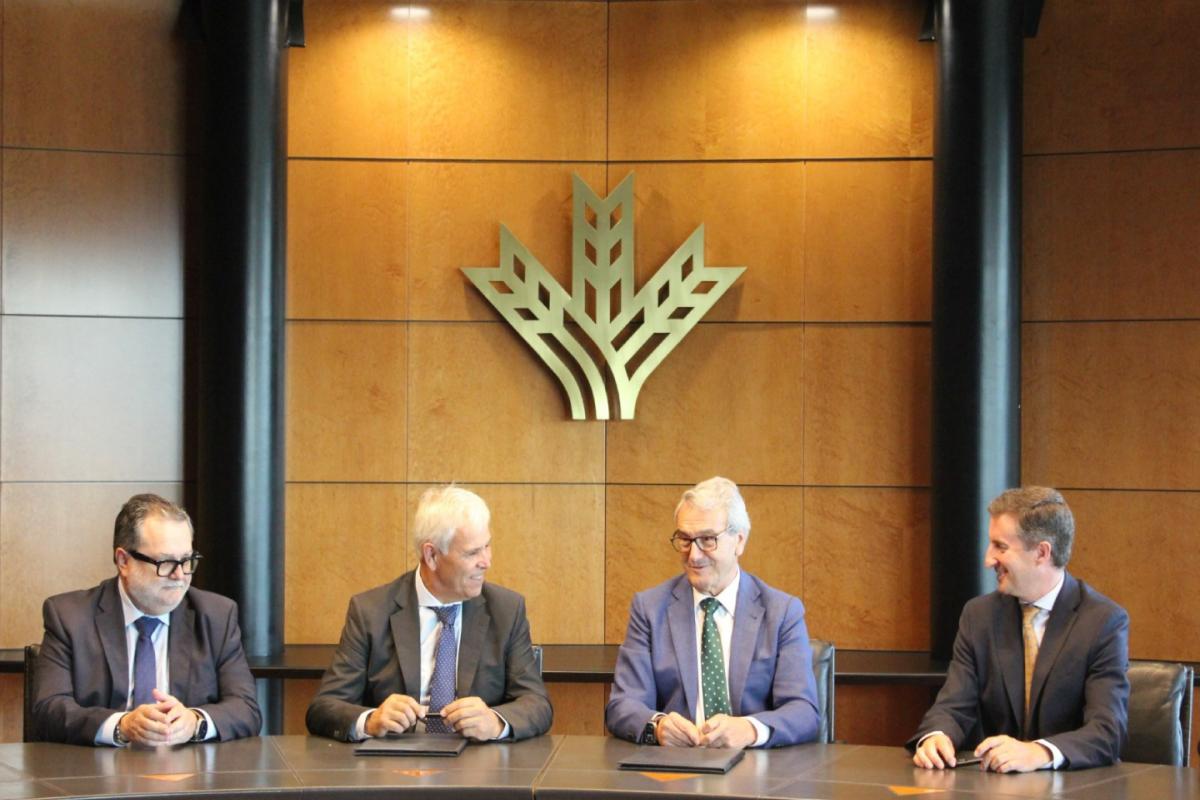 Firma del convenio en los servicios centrales de CRG