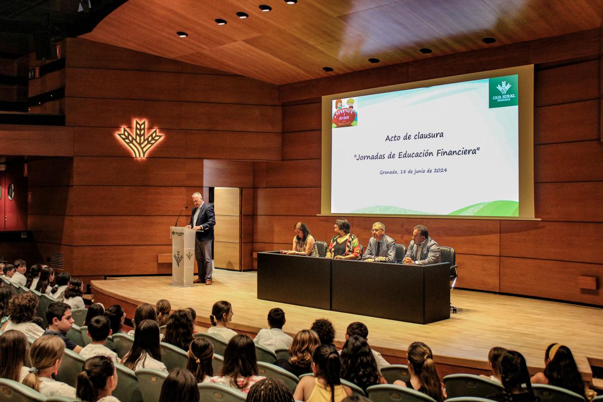 Los colegios San Juan Bosco y CEIP Mar Mediterráneo, ganadores del concurso de educación financiera de Caja Rural Granada