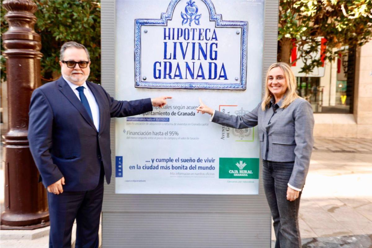 El Director General de Caja Rural Granada, Jerónimo Luque y la Alcaldesa de Granada, Marifrán Carazo han presentado la nueva hipoteca ‘Living Granada’