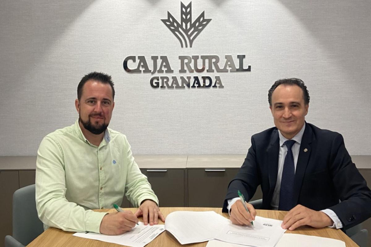 Adrián López y Ignacio Espigares durante la firma