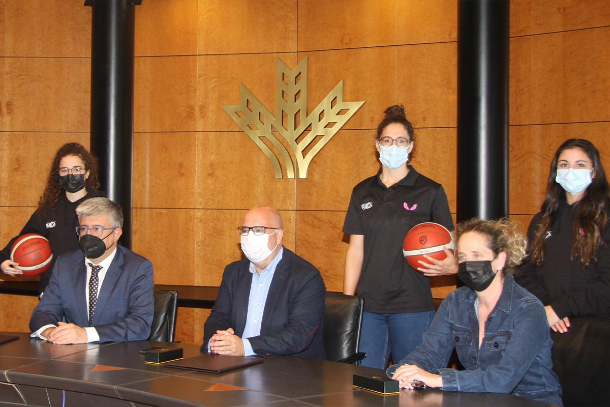 Caja Rural Granada y su fundación apoyan al equipo de baloncesto femenino Tear Ramón y Cajal (RACA) para la temporada 21/22