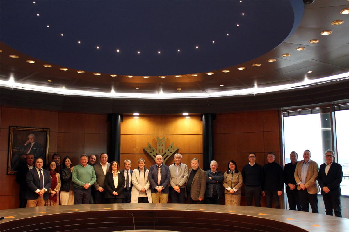 Foto de grupo de participantes del encuentro