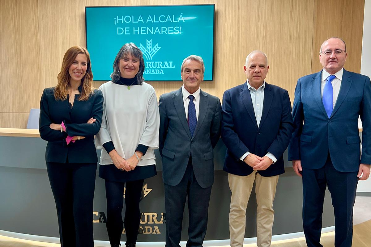 Foto de grupo nueva oficina de Caja Rural Granada en Alcalá de Henares