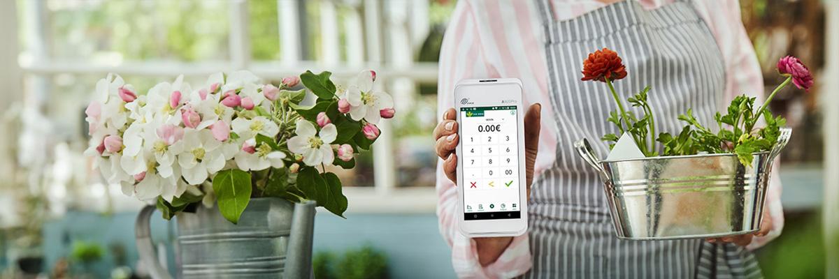 TPV Tarifa Plana Dinámica - mujer enseñando movil